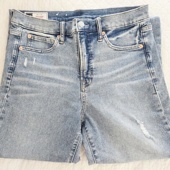 Gap NWOT True Skinny Highrise distressed Size 8/28 Stretch Medium wash - Picture 8 of 8